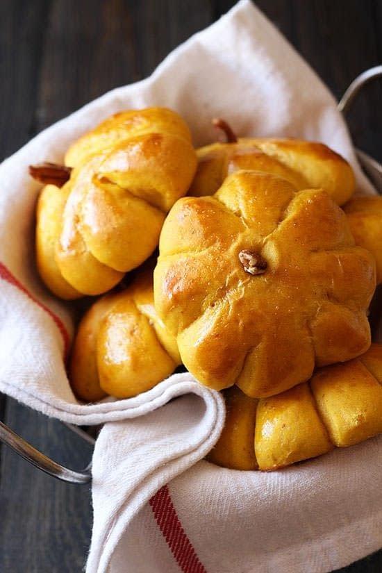 Pumpkin-Bread-Rolls-09