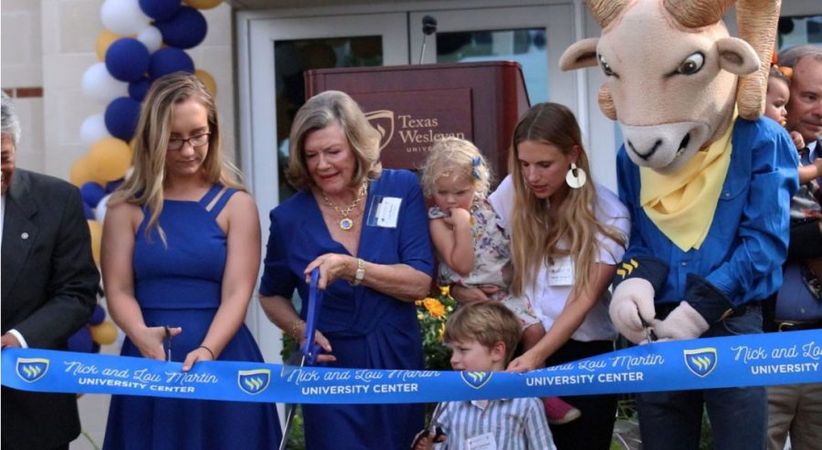 Student Government Association President Alyssa Hutchinson (left) and donor Lou Martin (center) cut the ribbon at the Martin Center dedication.
Photo by LaTerra DNa Wair