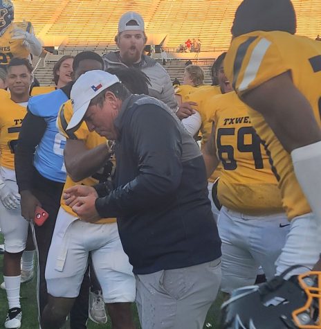 Rams players drenched head coach Joe Prud’homme in celebration after the game. The Gatorade used was iced and the temperature at the time was 46 degrees Fahrenheit.