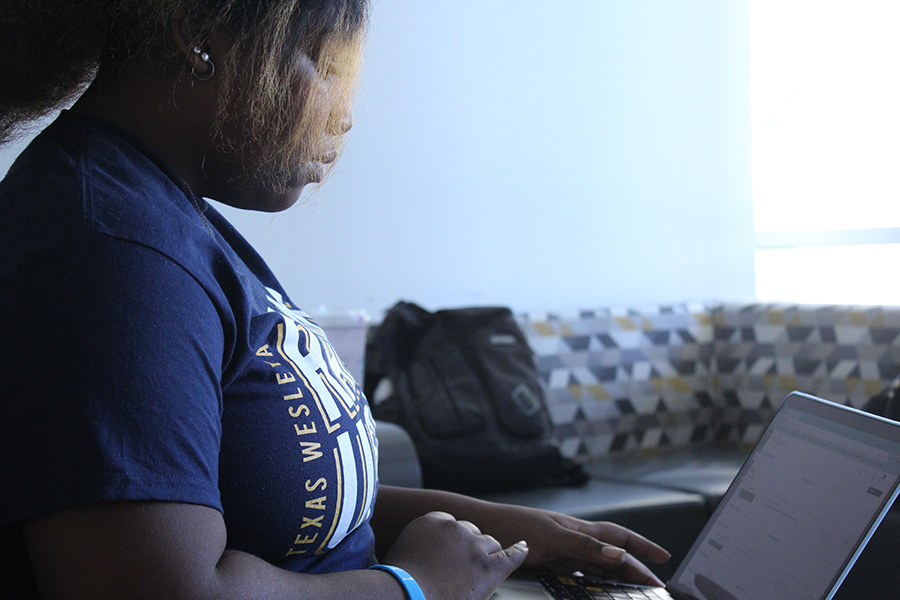 First-year psychology student Aleyia Baylock is viewing the Canvas calendar to look at upcoming assignments.
