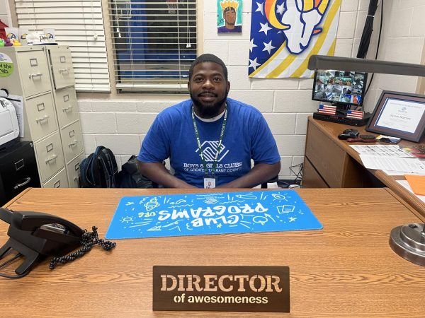 Steve Warren, branch director for Martin Boys and Girls club, encourages students to volunteer.