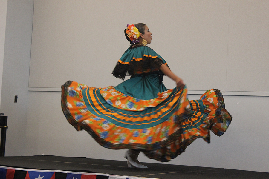 Magaly Rae dances and is a member of the Ballet Folklorico Quetzal de Fort Worth.  