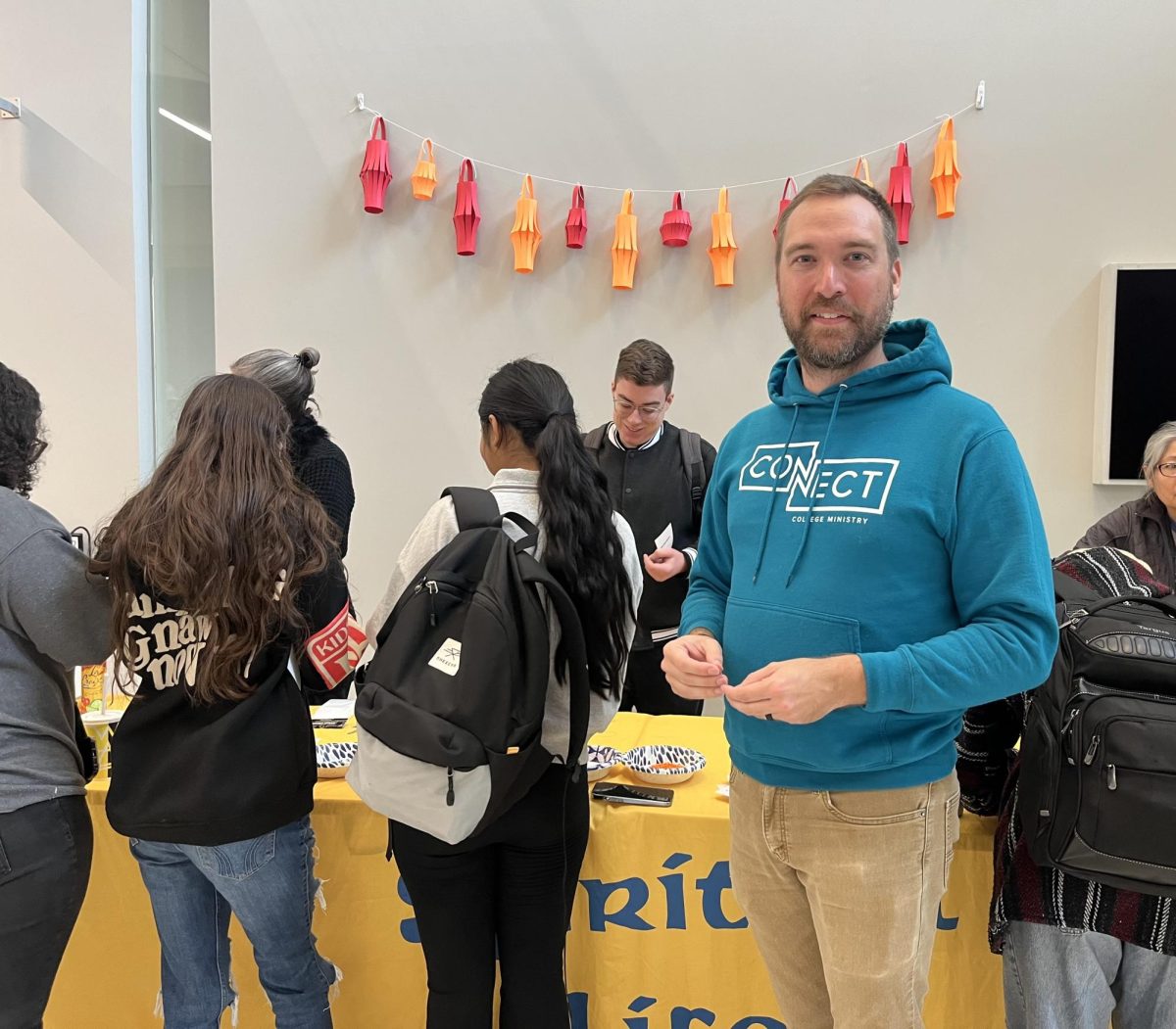 Chris Jeter, college minister at Southside Church of Christ and Connect Ministry, welcomes students to join and make their own prayer bracelets. 