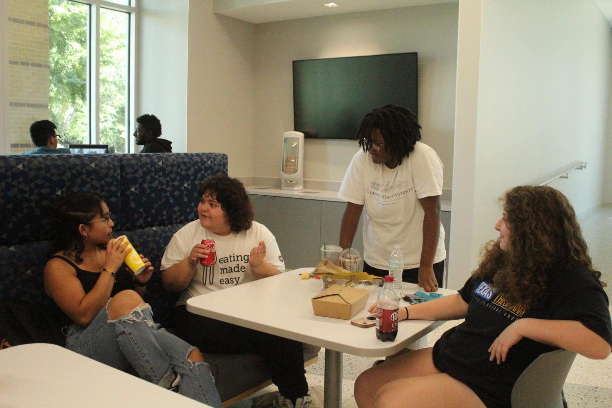 Theater arts first-year Bianca Zamorano (left), has lunch in the Martin Center with Sam Perez (center left), BFA musical theatre first-year, JordaeJa Davis (center right), BFA acting theatre first-year and Caitlynn “Kk” Yarbrough, theatre tech first-year. 