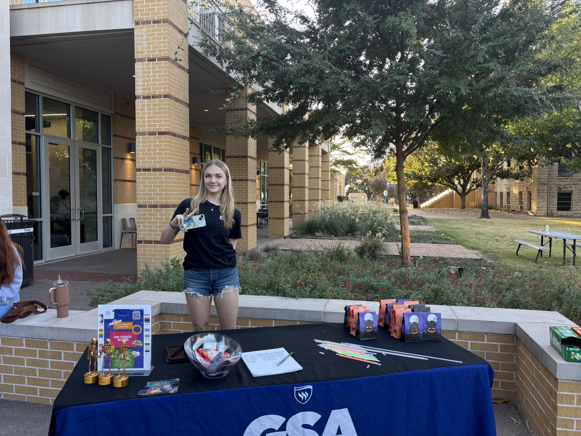 Texas Wesleyan students celebrate Halloween with spooky scavenger hunt 