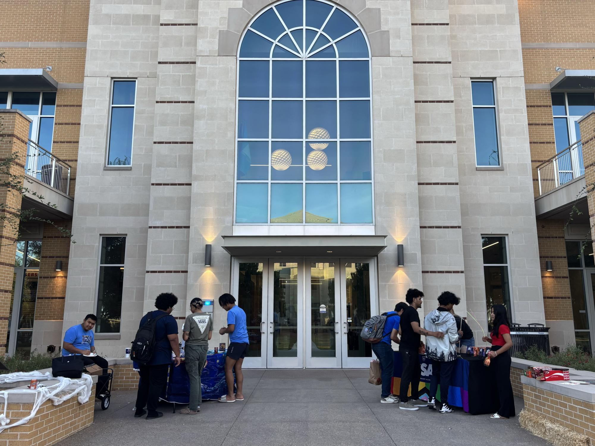 Texas Wesleyan students celebrate Halloween with spooky scavenger hunt 