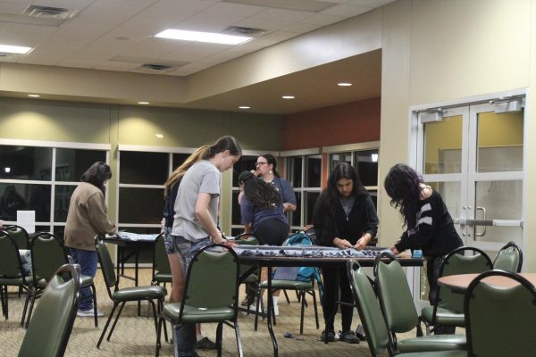 Some of the participating students formed groups to work together on the blankets. 