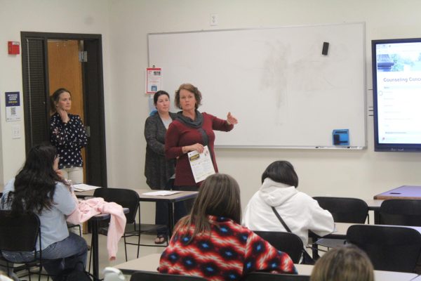 Christi Macias, graduate enrollment counselor, presents new ways for psychology majors to further their education after they graduate. 