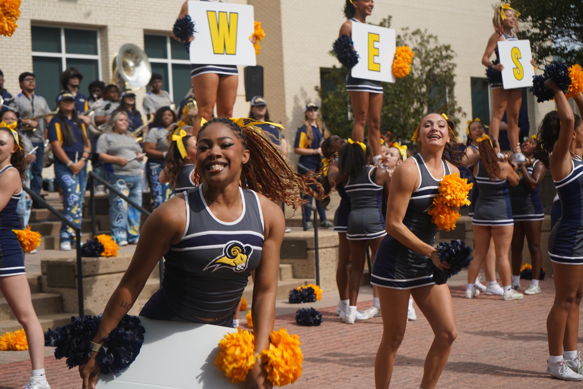 Homecoming pep rally ramps up school pride 