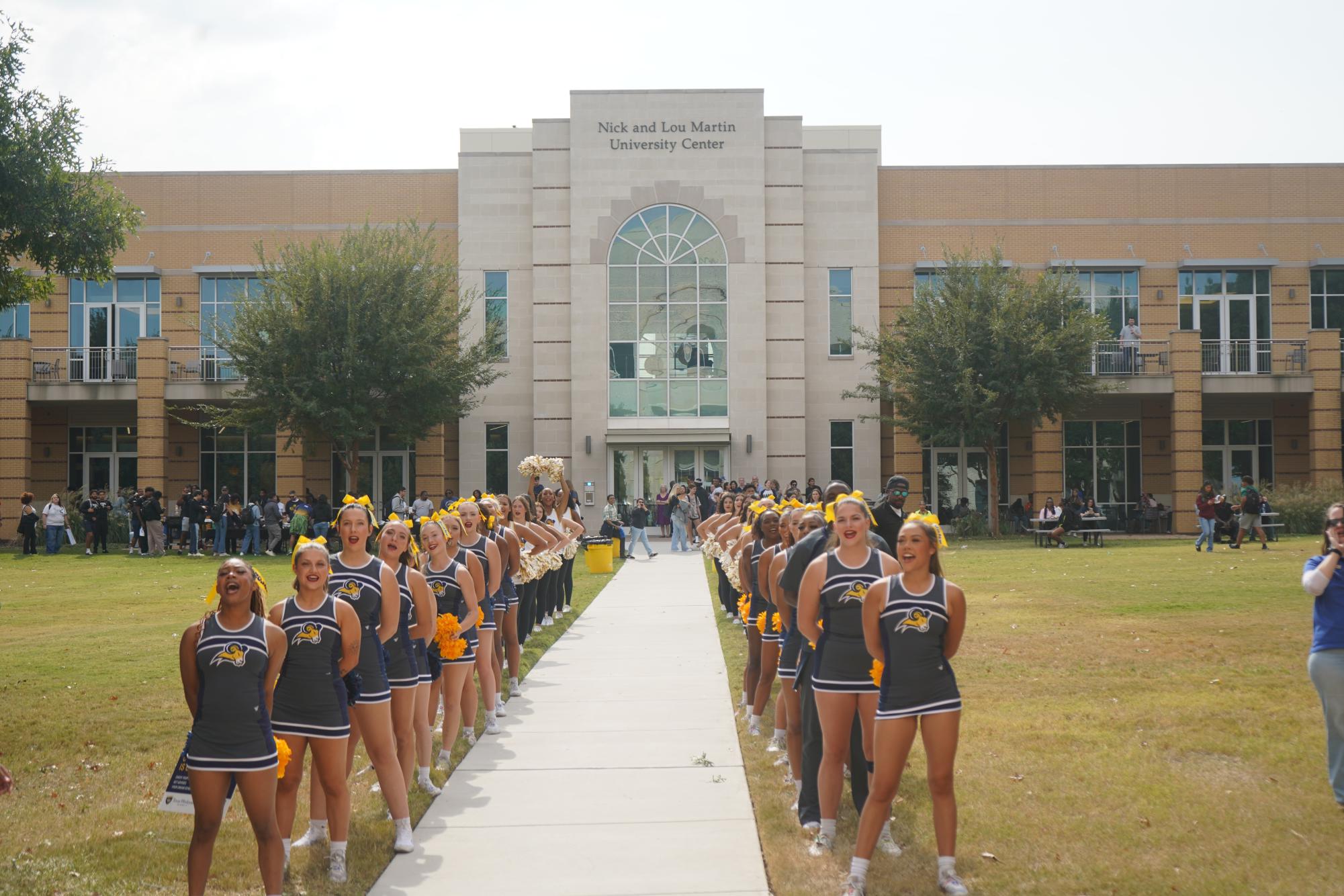 Homecoming pep rally ramps up school pride 