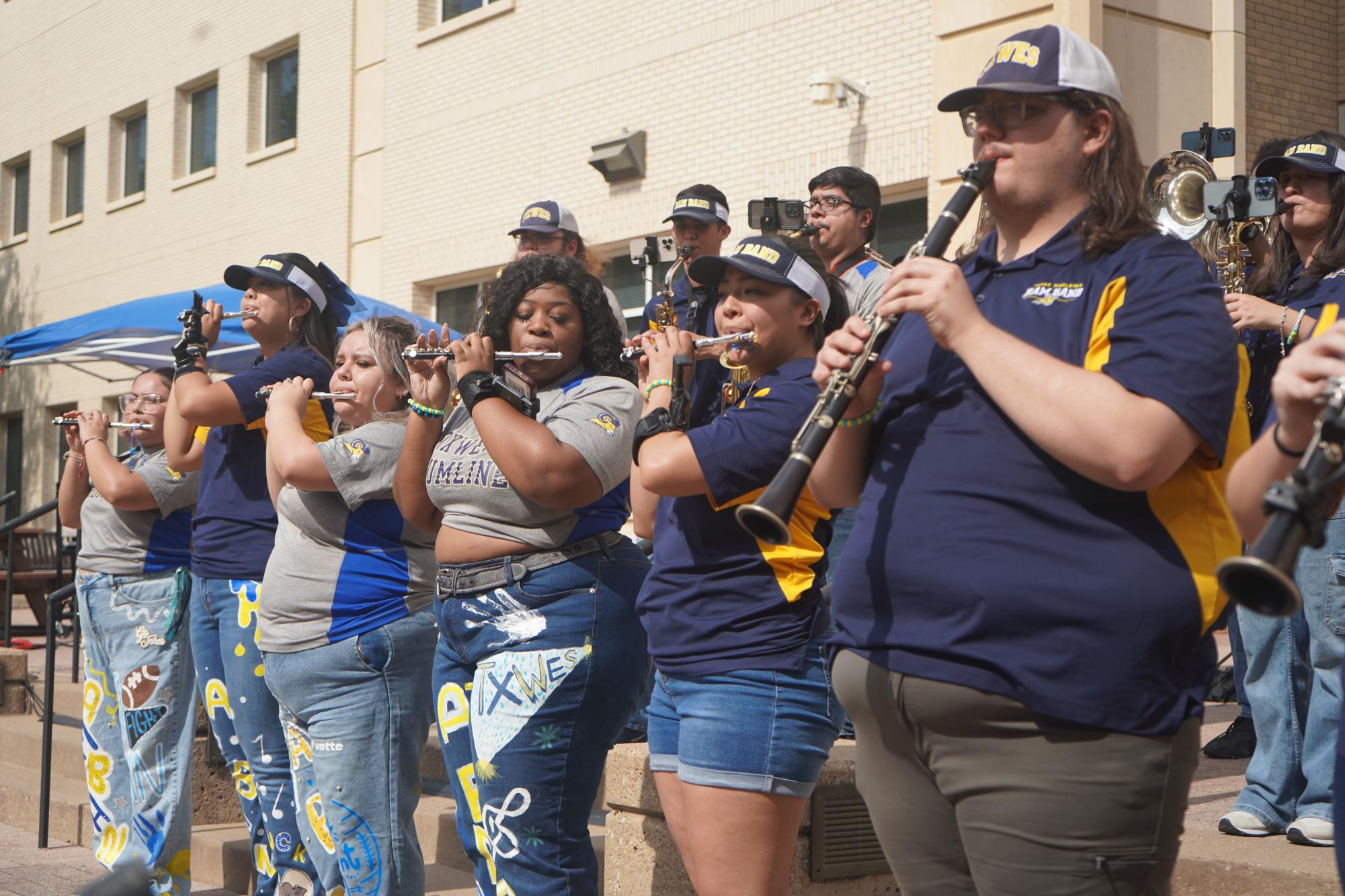 Homecoming pep rally ramps up school pride 