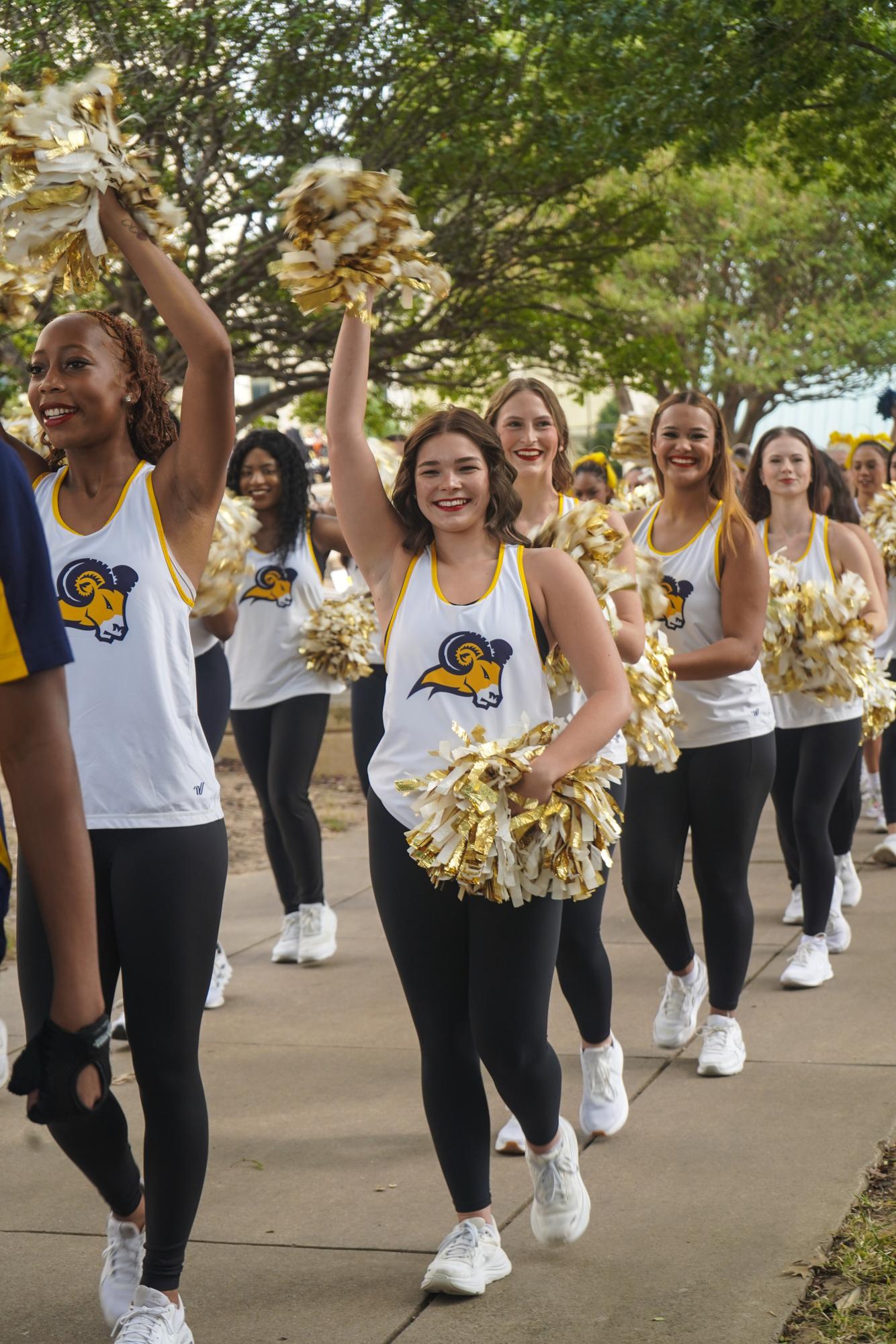 Homecoming pep rally ramps up school pride 