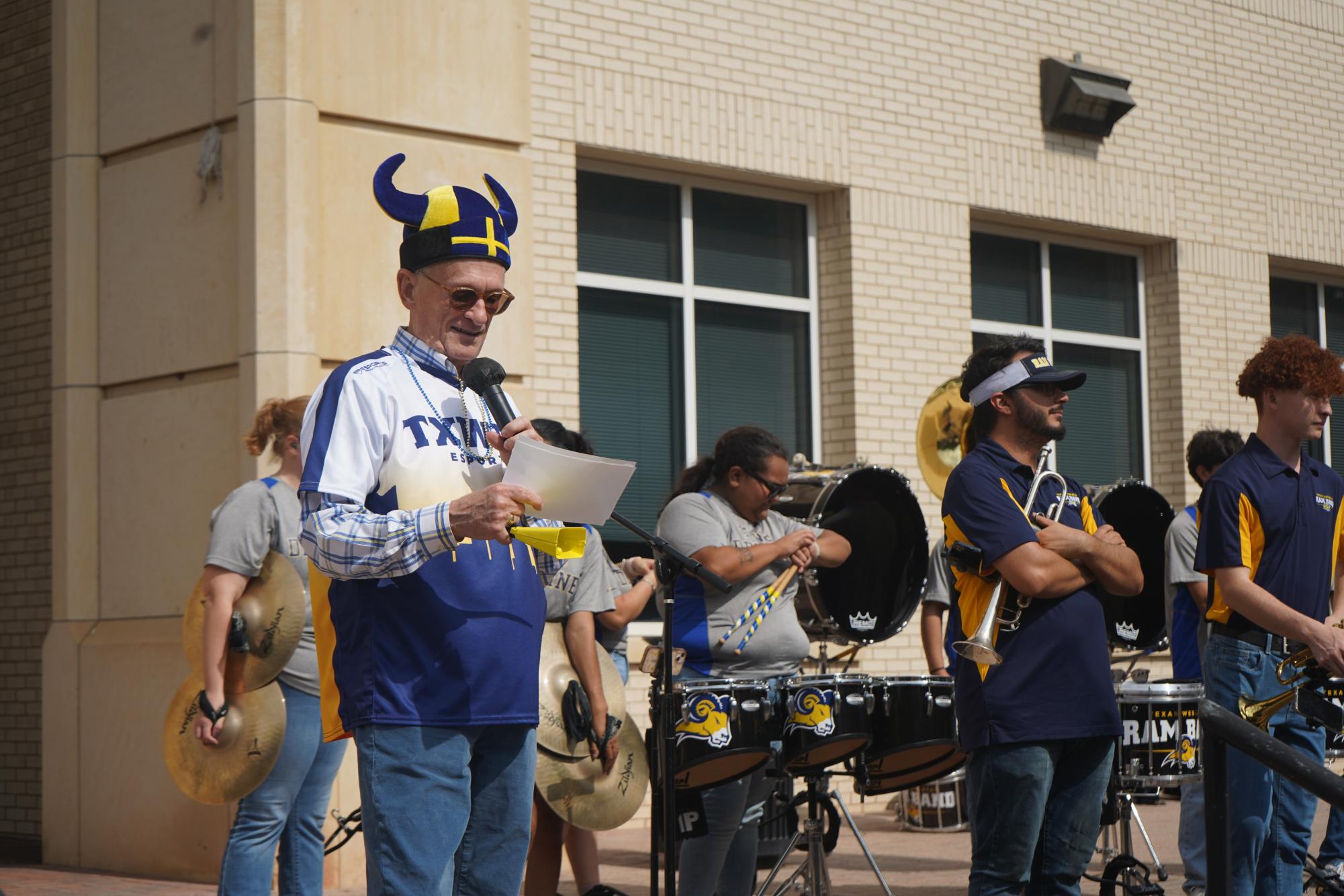 Homecoming pep rally ramps up school pride 